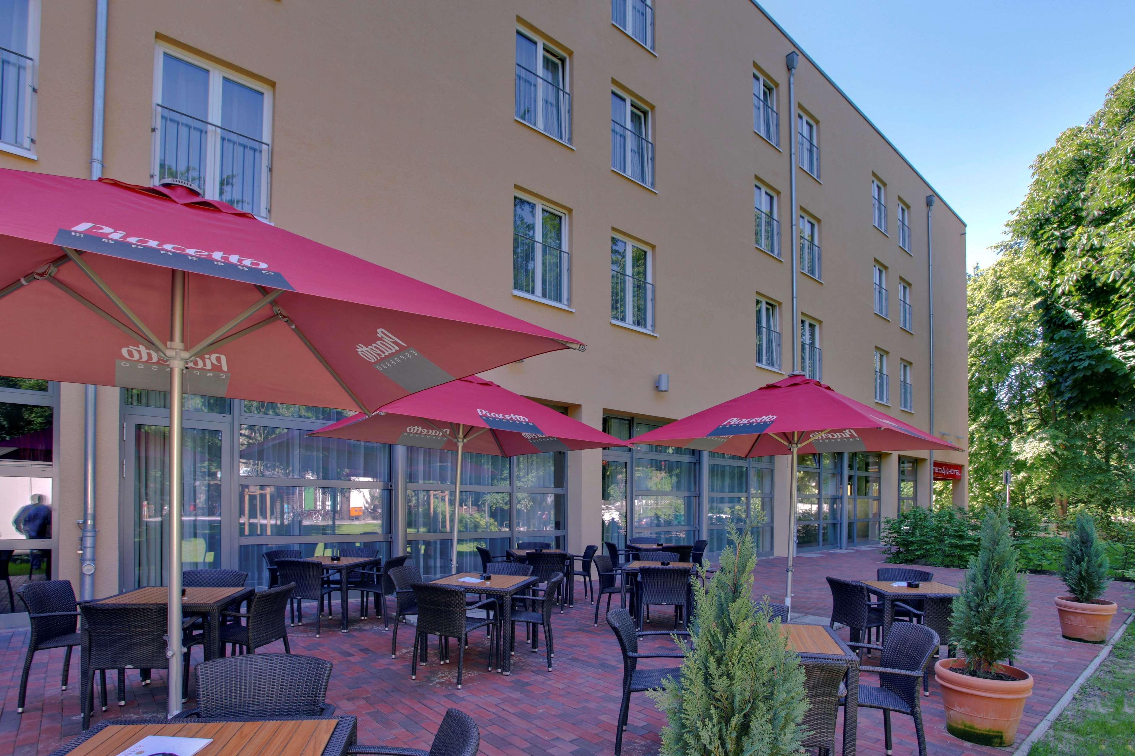 Отель Western Plaza 4*