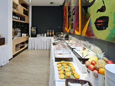 Отель Western Plaza