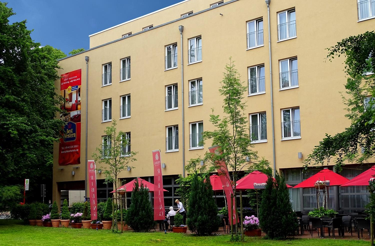Отель Western Plaza