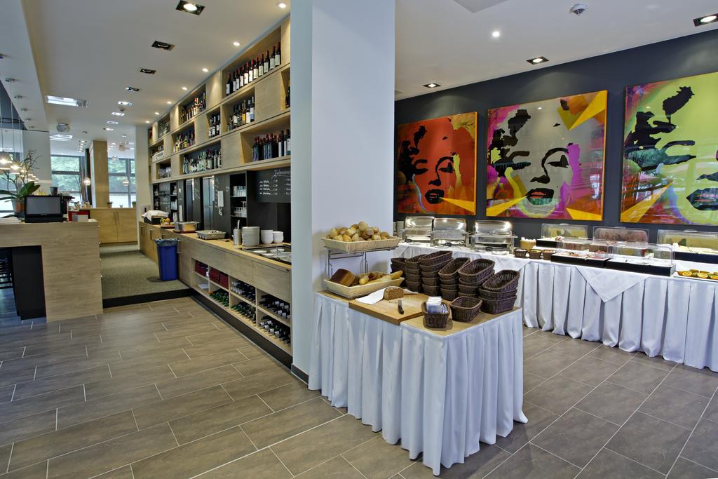 Отель Western Plaza